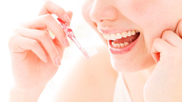 歯磨きで効果的にホワイトニングをする方法